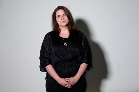 Xenia Simon est active au sein de l’ADR depuis ses 17 ans et membre du parti depuis le début de l’année. Sa grand-mère, à l’ADR depuis des longues années, a aidé à son intégration. (Photo: Matic Zorman / Maison Moderne)