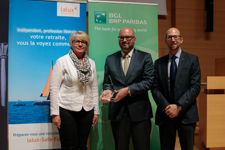 Au centre, Yannick Bontinckx est le gagnant de l’édition 2019 du prix Cyel. (Photo: Matic Zorman)