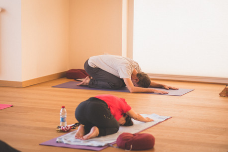 Grâce aux nouvelles technologies, les cours de yoga peuvent continuer, à domicile. (Photo: Arthur Ranzy/archives Maison Moderne)