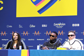 The UK’s Mae Muller and Ukraine’s duo Tvorchi side by side at Friday’s Eurovision press conference. Photo: Neel Chrillesen