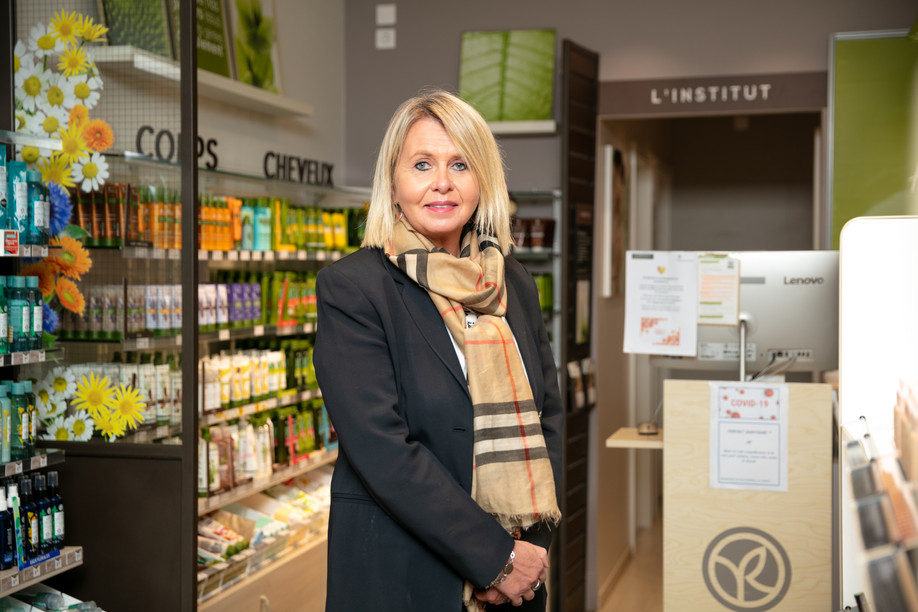 Karine Eisenbarth runs five Yves Rocher shops and institutes operated under a franchise in Luxembourg Photo: Romain Gamba / Maison Moderne