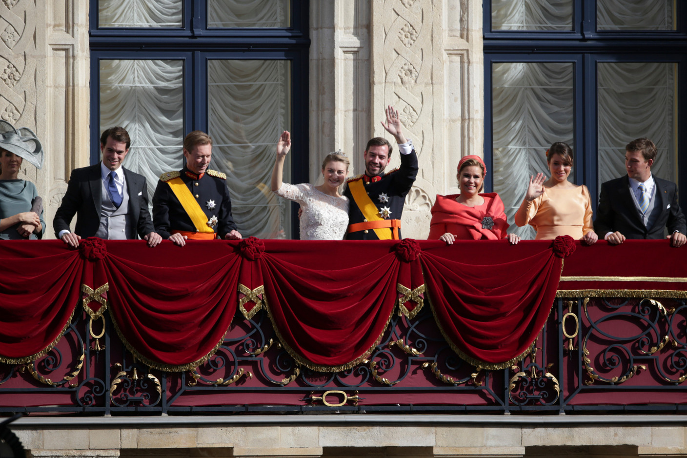 Crown prince Guillaume and princess Stéphanie greeting the public. Guy Wolff/Cour grand-ducale