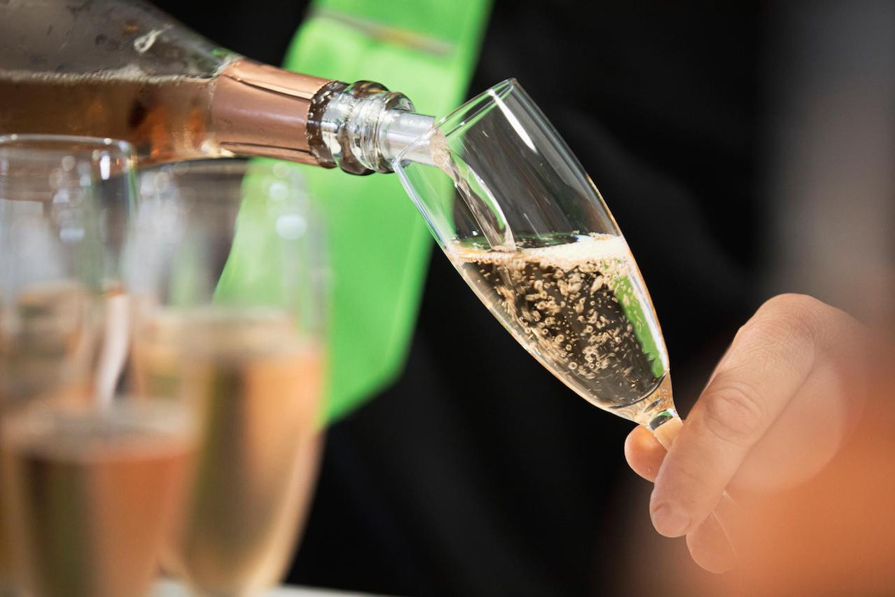 Enjoy a glass of sparkling wine at the Fête des Vins & Crémants (Photo: Patricia Pitsch/Maison Moderne)