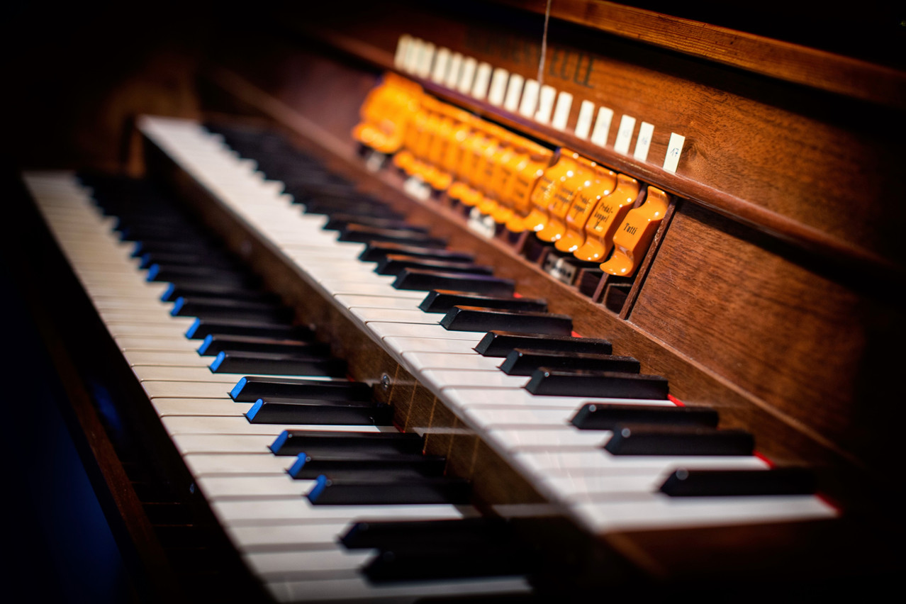 Born in Luxembourg, organist Laurent Felten has studied in Luxembourg and in Brussels. He will take part in a noontime concert on 7 September. Photo: Denny Müller/Unsplash