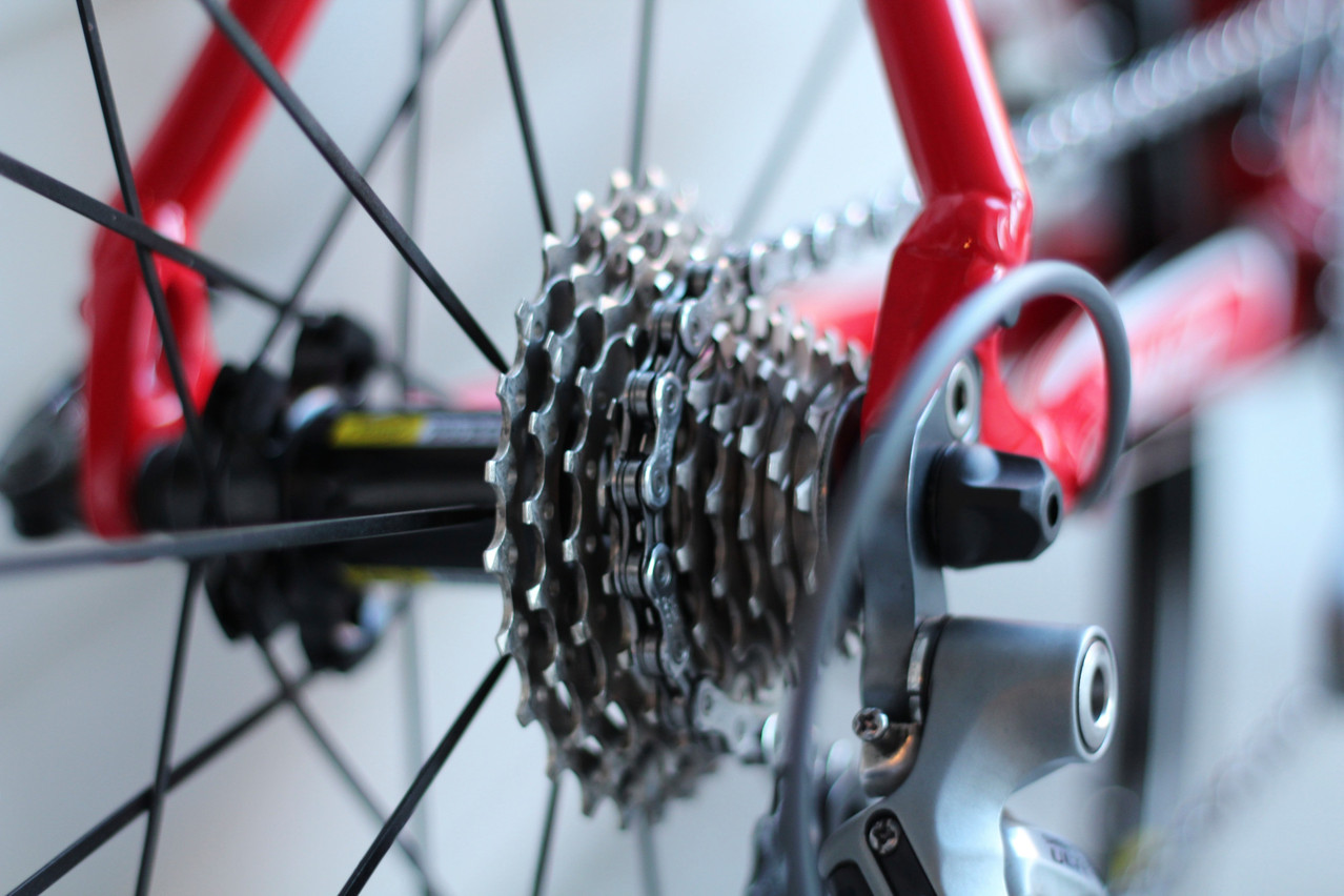 Expert repairers from the D’Haus Vum Vëlo association will hold a bike repair workshop in Esch on Saturday 3 February 2024. Photo: Wayne Bishop/Unsplash