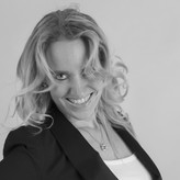 Anke Hofstra